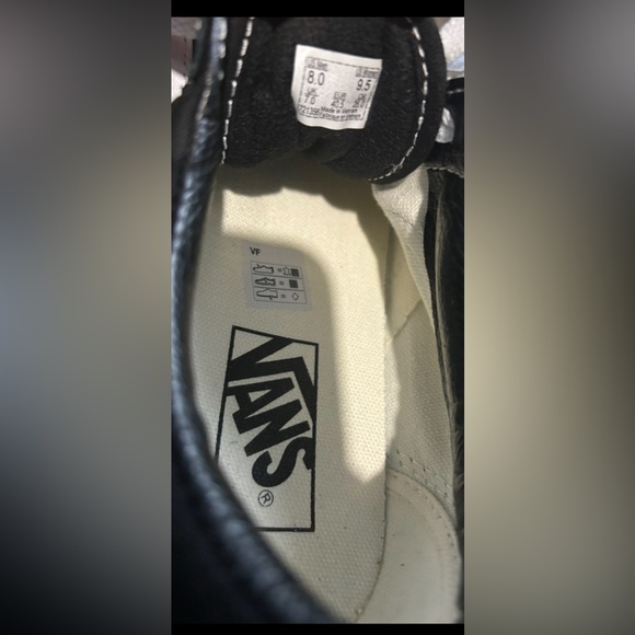 Unisex Original Black & White Vans - Picture 2 of 10